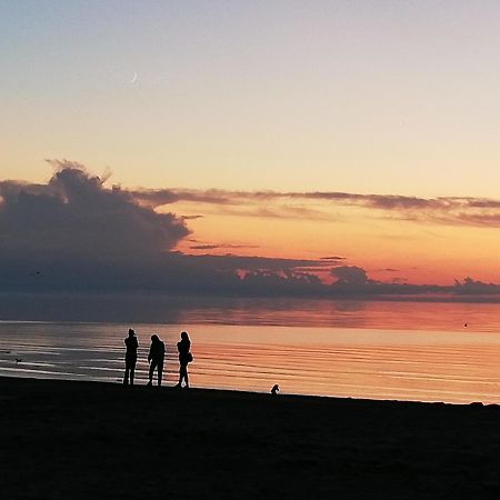15 Minutes From The Beach And City Center 7 Minutes From The Airport Riga Buitenkant foto