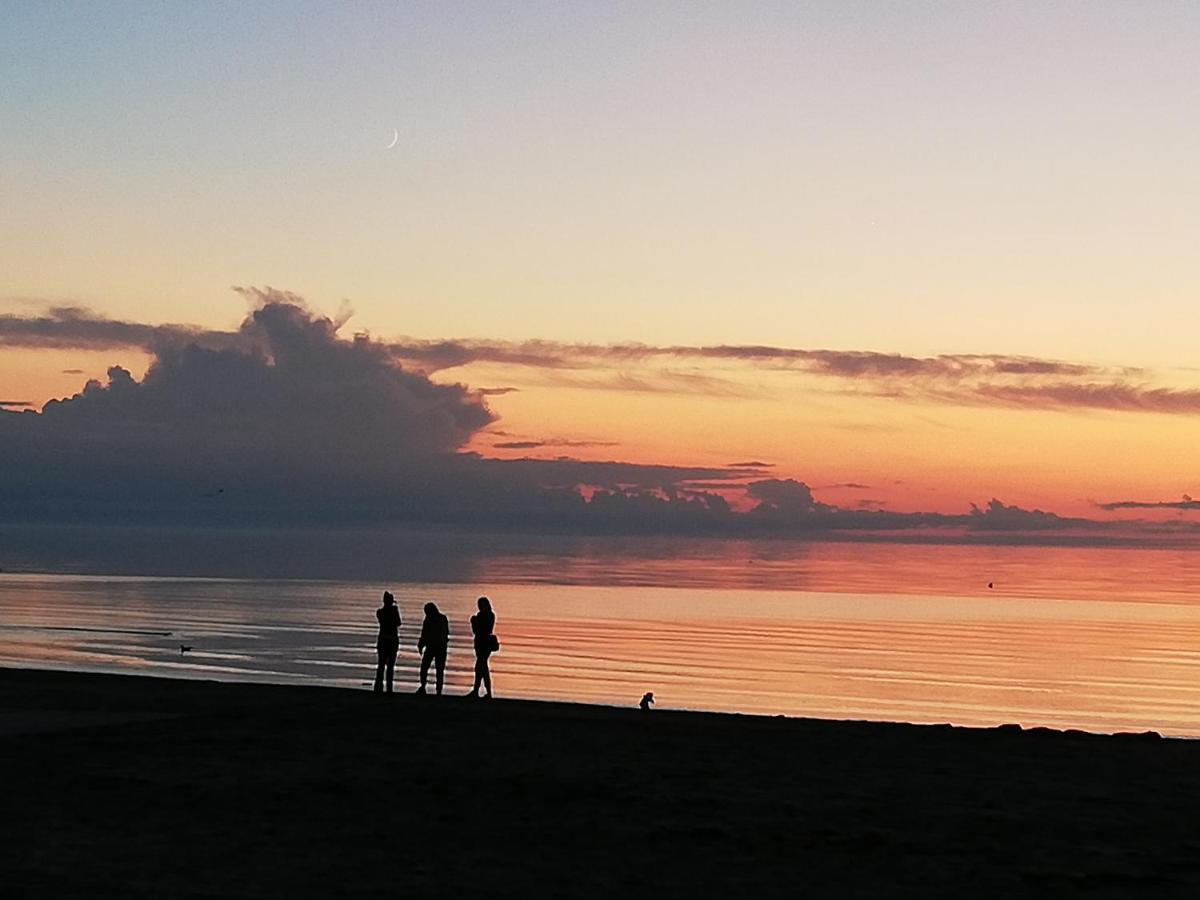15 Minutes From The Beach And City Center 7 Minutes From The Airport Riga Buitenkant foto