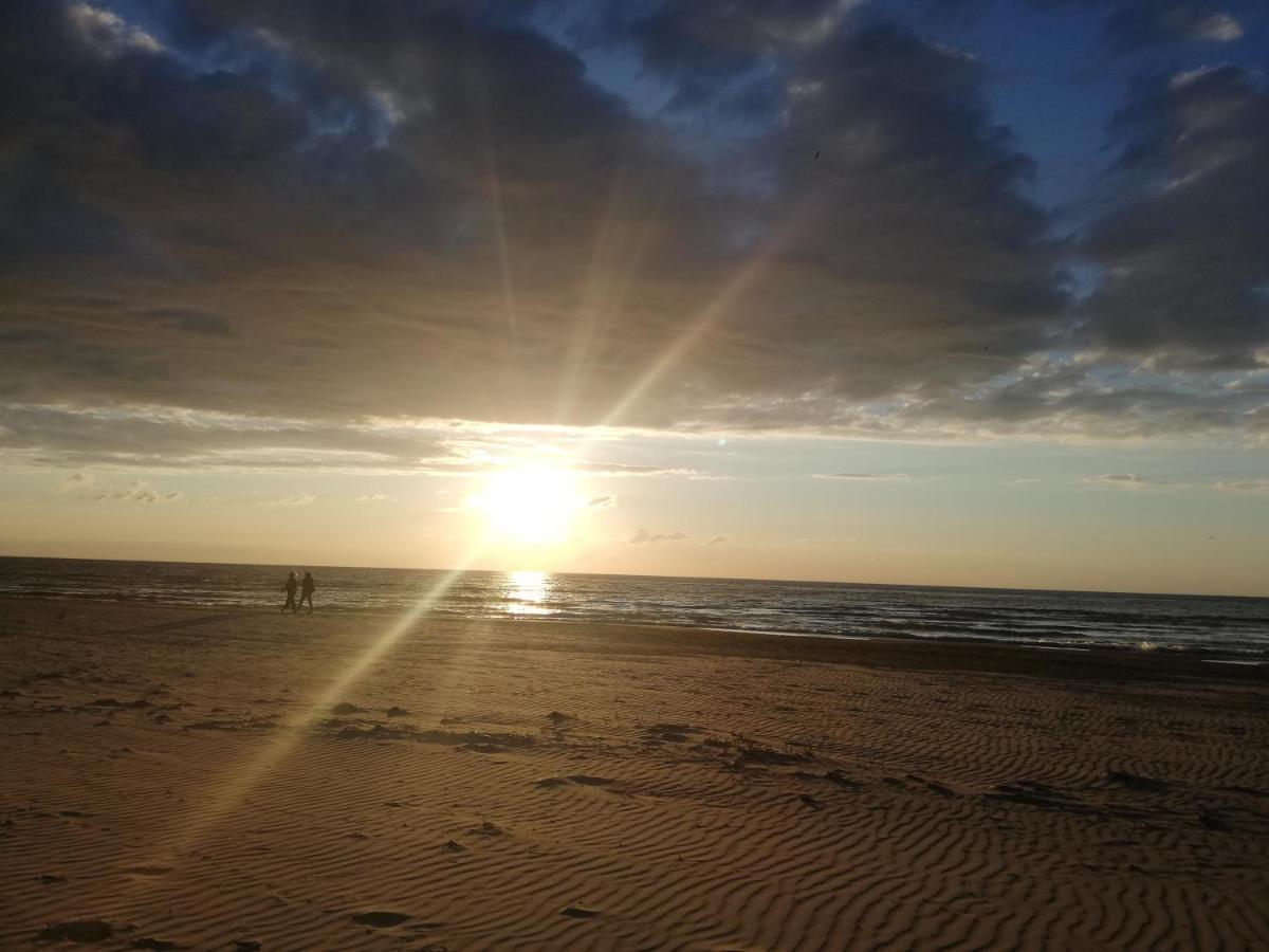15 Minutes From The Beach And City Center 7 Minutes From The Airport Riga Buitenkant foto